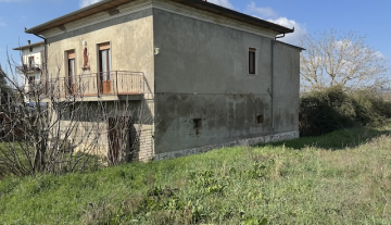 VENDESI CASALE FOIANO DELLA  CHIANA