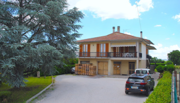 VENDESI VILLA  ACQUAVIVA